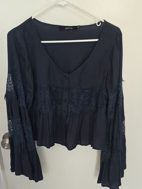 Ark & Co Navy Button-Front Lace-Paneled Blouse